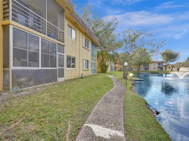 5160 SW 40th Ave # 8D, Dania Beach FL 33314
