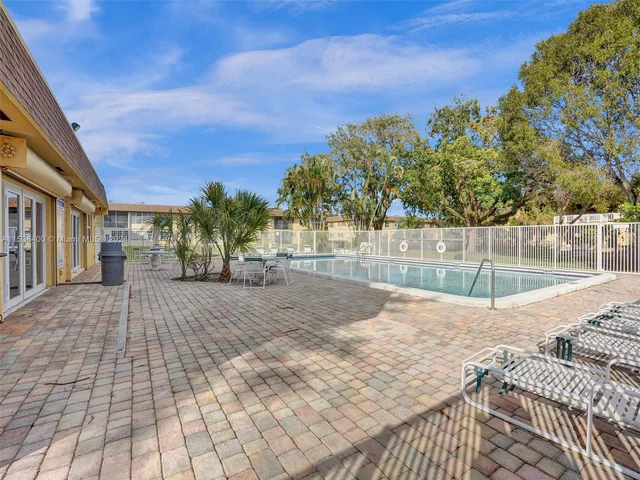 5160 SW 40th Ave # 8D, Dania Beach FL 33314