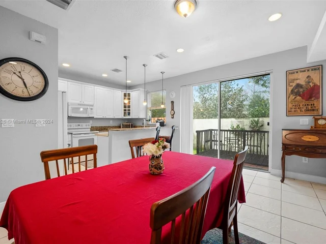 6657 Hidden Cove Dr # 7, Davie FL 33314