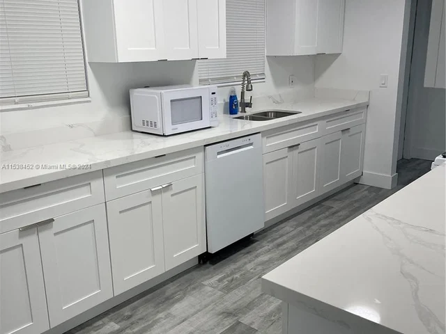 1220 NW 180th Ter, Miami Gardens FL 33169