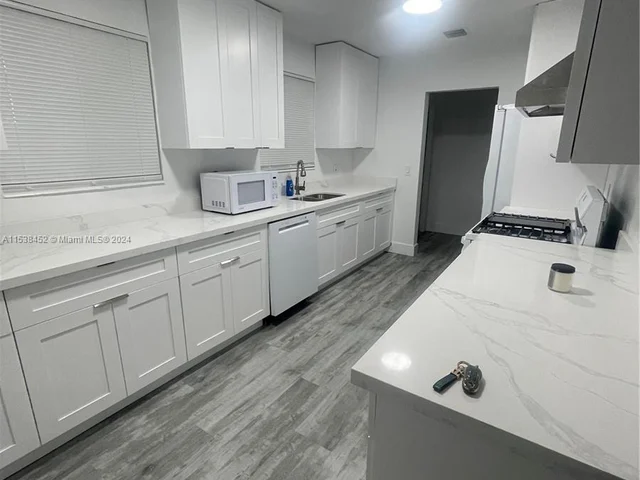 1220 NW 180th Ter, Miami Gardens FL 33169