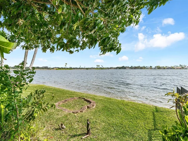 17844 NW 15th Ct, Pembroke Pines FL 33029