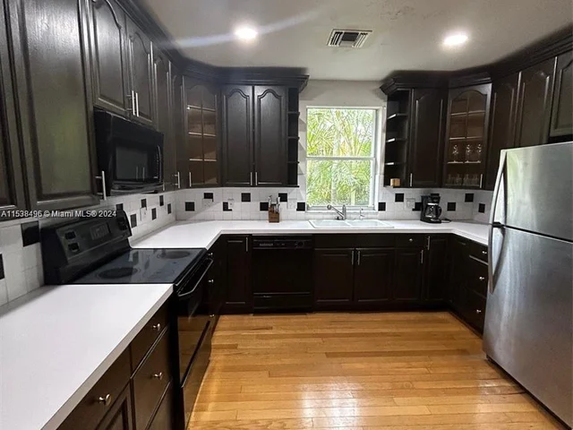 1531 NE 35th # 1, Oakland Park FL 33334