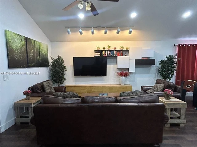 1531 NE 35th # 1, Oakland Park FL 33334