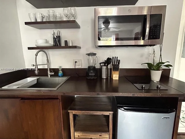 1531 NE 35th # 1, Oakland Park FL 33334