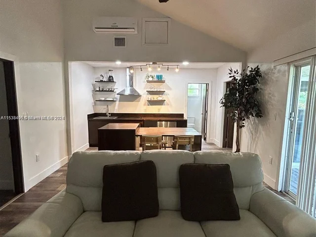 1531 NE 35th # 1, Oakland Park FL 33334