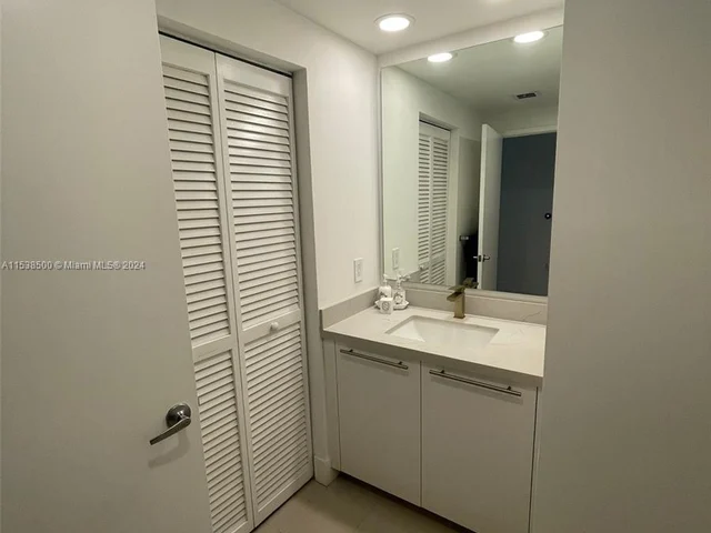 950 Brickell Bay Dr # 1210, Miami FL 33131