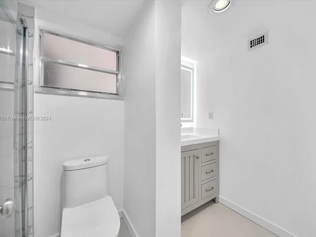 3725 NE 169th St # 105, North Miami Beach FL 33160