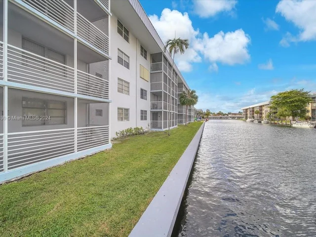 3725 NE 169th St # 105, North Miami Beach FL 33160