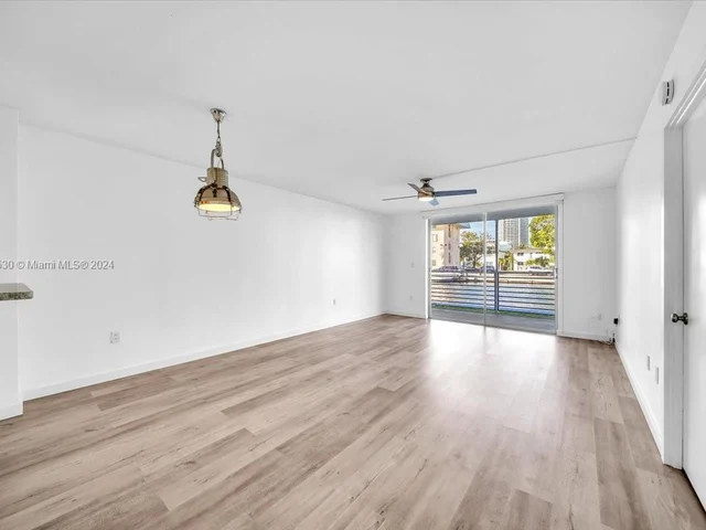 3725 NE 169th St # 105, North Miami Beach FL 33160