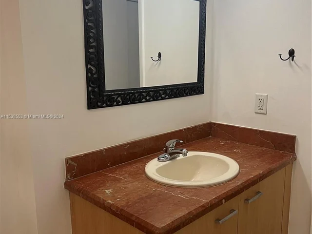 1350 NW 8th # 4, Miami FL 33136