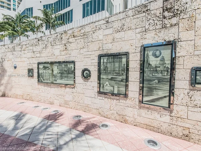 325 S Biscayne Blvd, Miami FL 33131