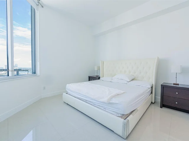 325 S Biscayne Blvd, Miami FL 33131