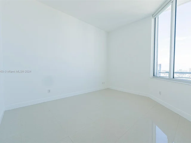 325 S Biscayne Blvd, Miami FL 33131