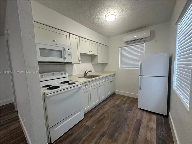 1821 Thomas St # 6, Hollywood FL 33020