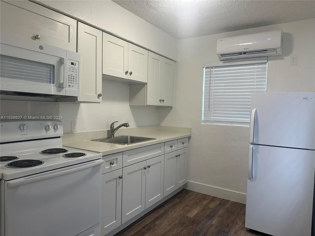 1821 Thomas St # 6, Hollywood FL 33020