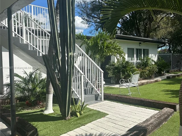 1821 Thomas St # 6, Hollywood FL 33020