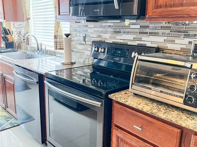 1798 NE 176th St, North Miami Beach FL 33162