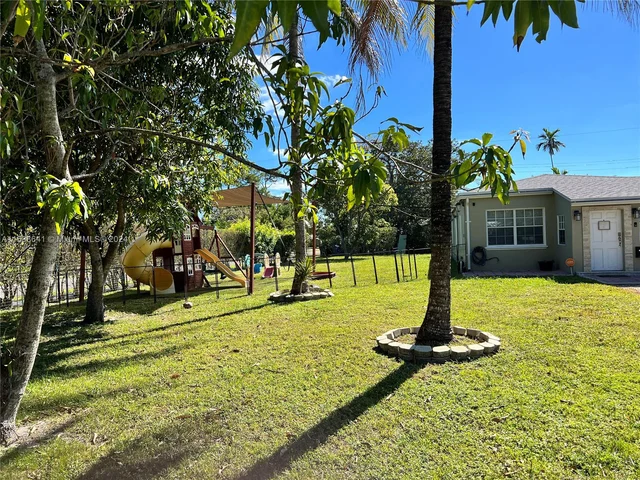 1798 NE 176th St, North Miami Beach FL 33162