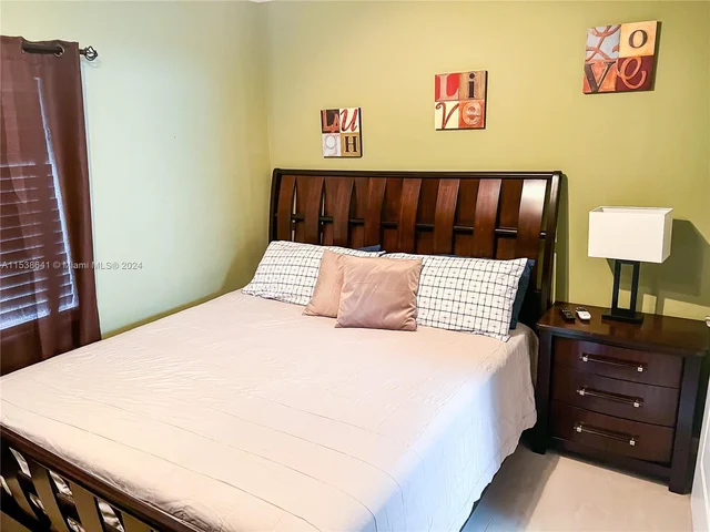 1798 NE 176th St, North Miami Beach FL 33162