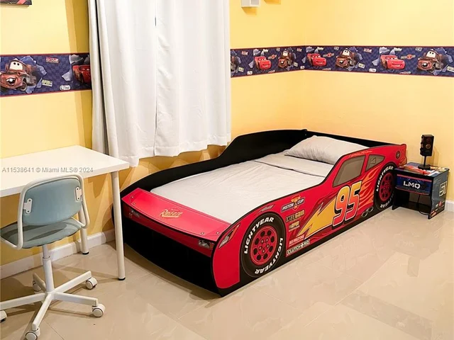 1798 NE 176th St, North Miami Beach FL 33162