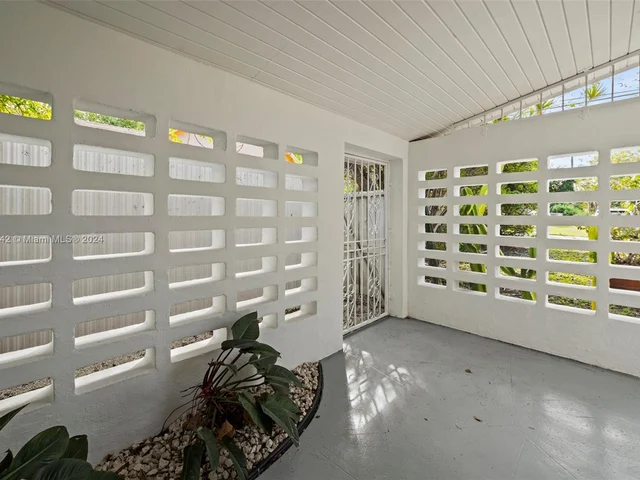 3353 Charles Ave, Miami FL 33133