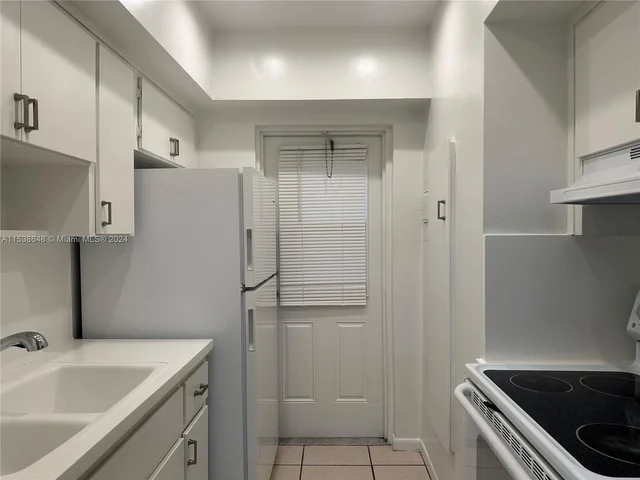 2822 Van Buren St # 208, Hollywood FL 33020