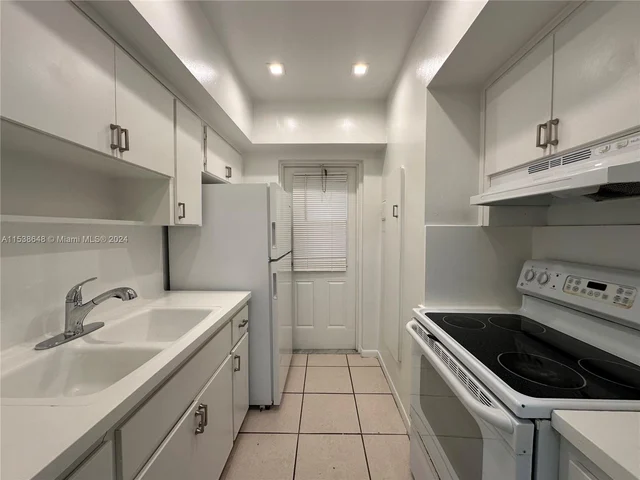 2822 Van Buren St # 208, Hollywood FL 33020