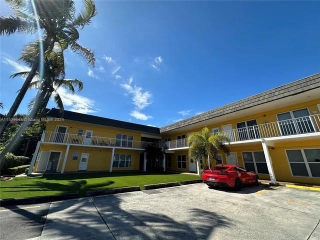 2822 Van Buren St # 208, Hollywood FL 33020