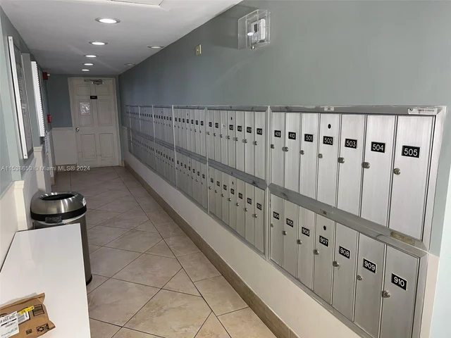 3200 N Palm Aire Dr # 101, Pompano Beach FL 33069