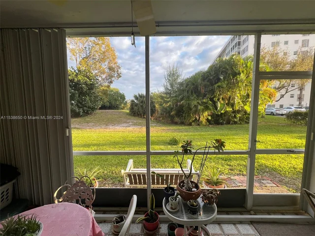 3200 N Palm Aire Dr # 101, Pompano Beach FL 33069