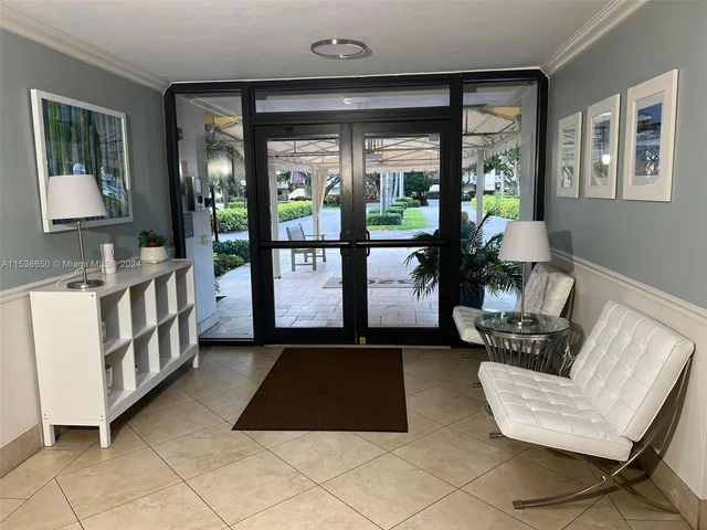 3200 N Palm Aire Dr # 101, Pompano Beach FL 33069