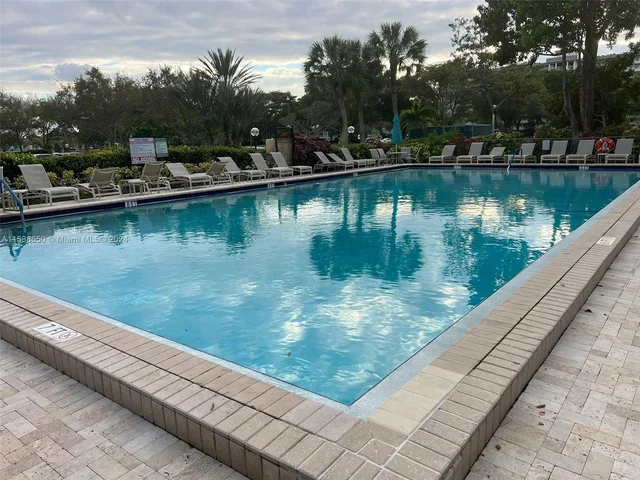 3200 N Palm Aire Dr # 101, Pompano Beach FL 33069