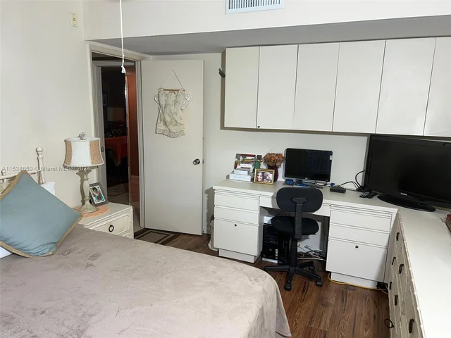 3200 N Palm Aire Dr # 101, Pompano Beach FL 33069