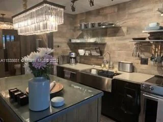 1417 NE 22nd St, Wilton Manors FL 33305