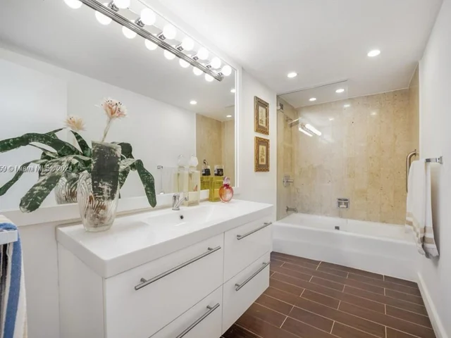 1800 NE 114th St # 706, Miami FL 33181