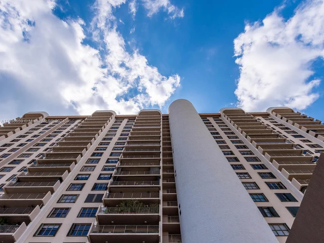 1800 NE 114th St # 706, Miami FL 33181