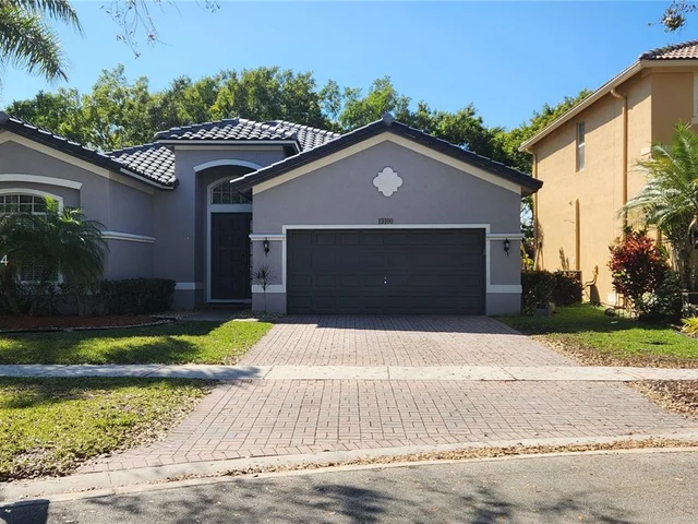 19100 Seneca Ave, Weston FL 33332