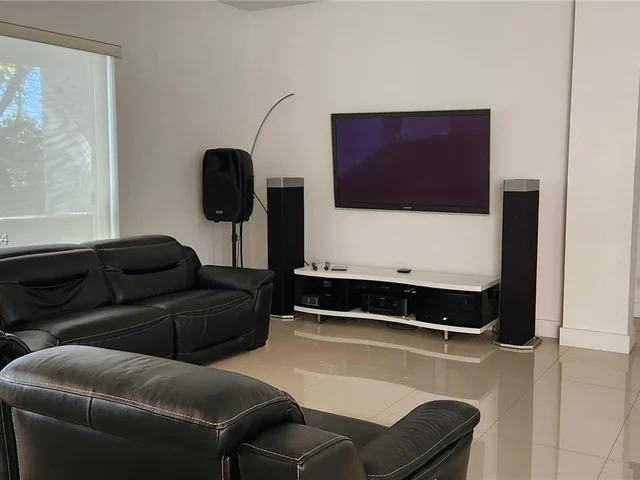 19100 Seneca Ave, Weston FL 33332