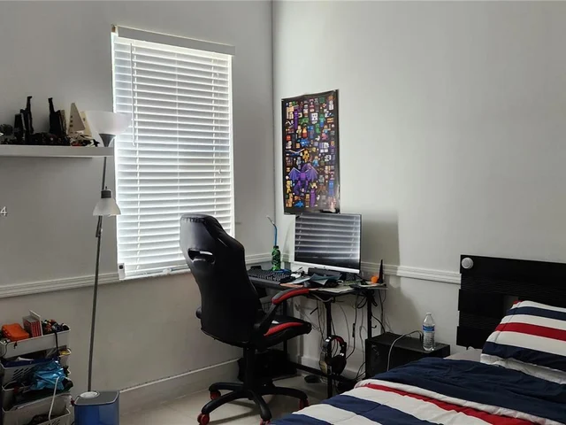 19100 Seneca Ave, Weston FL 33332