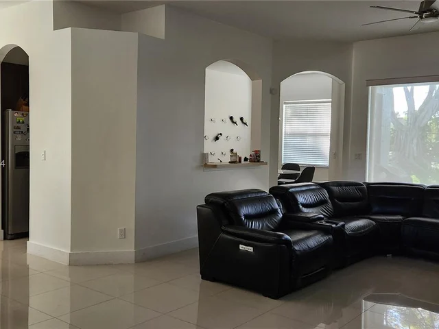 19100 Seneca Ave, Weston FL 33332