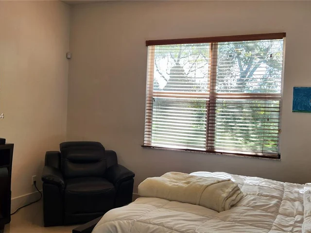 19100 Seneca Ave, Weston FL 33332