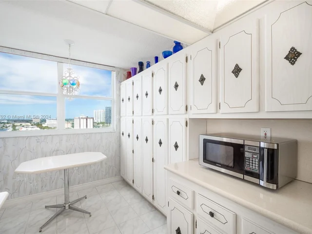 1833 S Ocean Dr # 1412, Hallandale Beach FL 33009