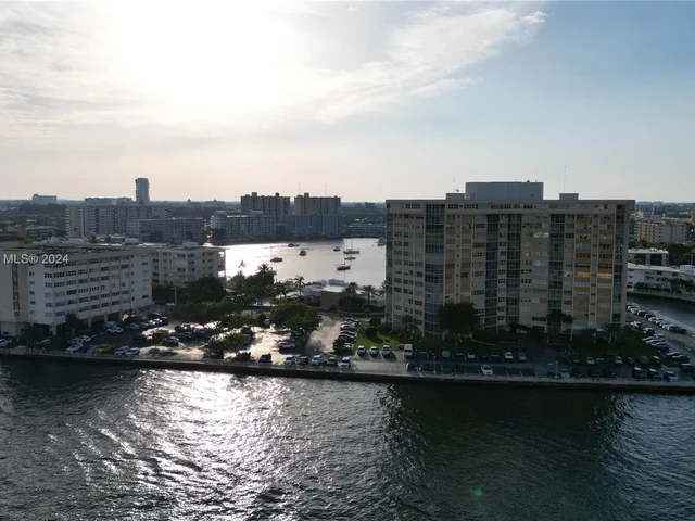 1833 S Ocean Dr # 1412, Hallandale Beach FL 33009