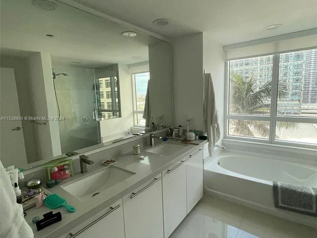 950 Brickell Bay Dr # 1210, Miami FL 33131