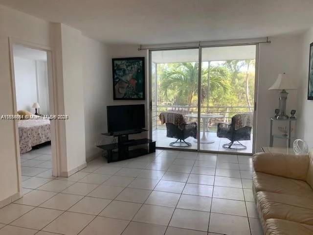3660 NE 166th St # 203, North Miami Beach FL 33160
