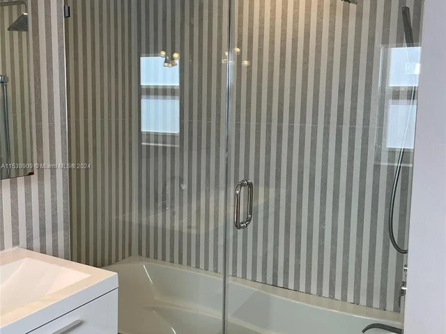 1086 SE 5th Ct, Dania Beach FL 33004