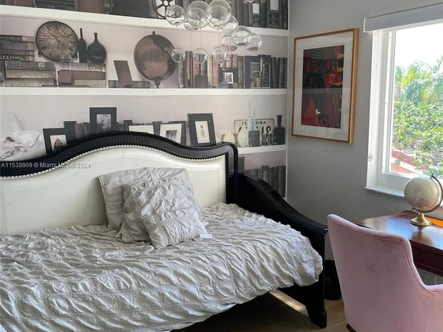 1086 SE 5th Ct, Dania Beach FL 33004