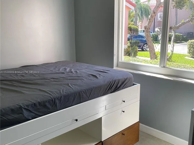 1086 SE 5th Ct, Dania Beach FL 33004