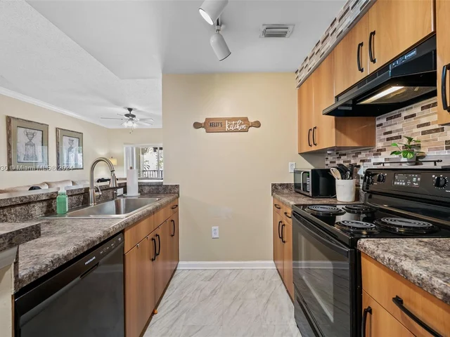 5980 W Sample Rd # 205, Coral Springs FL 33067